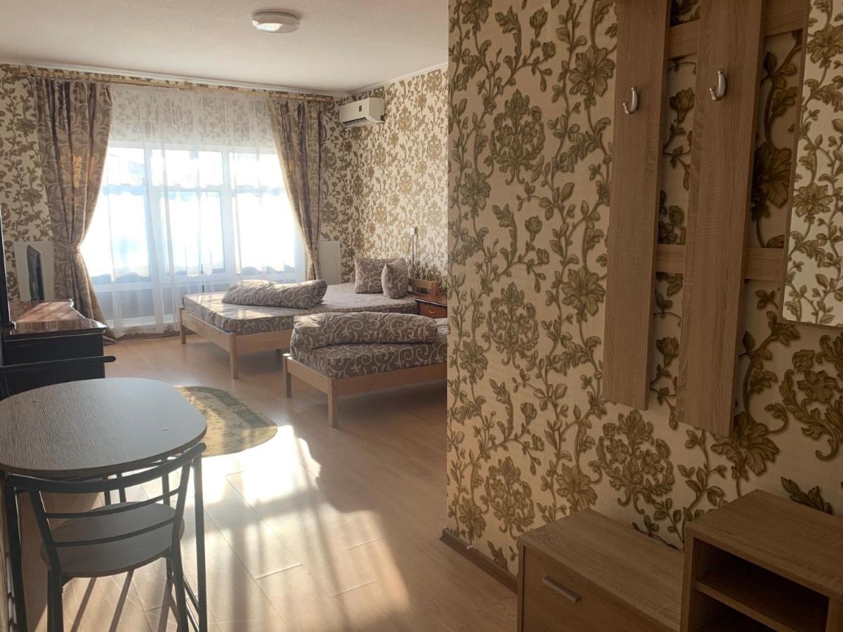 Hotel 4 Seasons Boryspiľ Exteriér fotografie